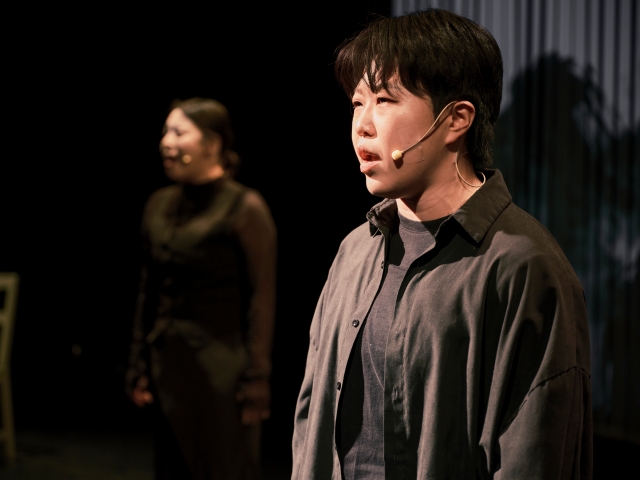 자네는 왜 그리 굉장히 기다란 담뱃대로 담배를 피이나 2번 갤러리 