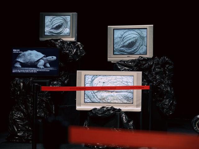 슬픔과 멜랑콜리 혹은 태초부터 지금까지 영원토록 외로운 조지 2번 갤러리 