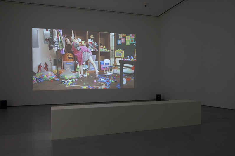 The Emotional Society on Stage: Relational Aesthetics of Service Labor