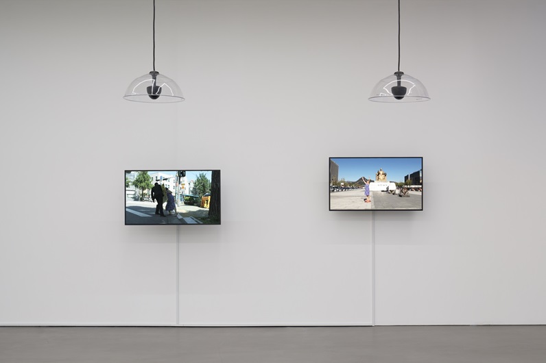 (L) Picketing (R) Gwanghwamun Still life