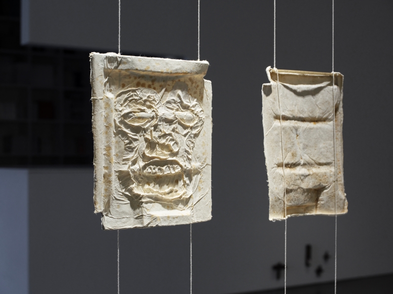 (L) Festival 25 #14 Die Kranichmaske (R)  Festival 25 #15 Die Kranichmaske